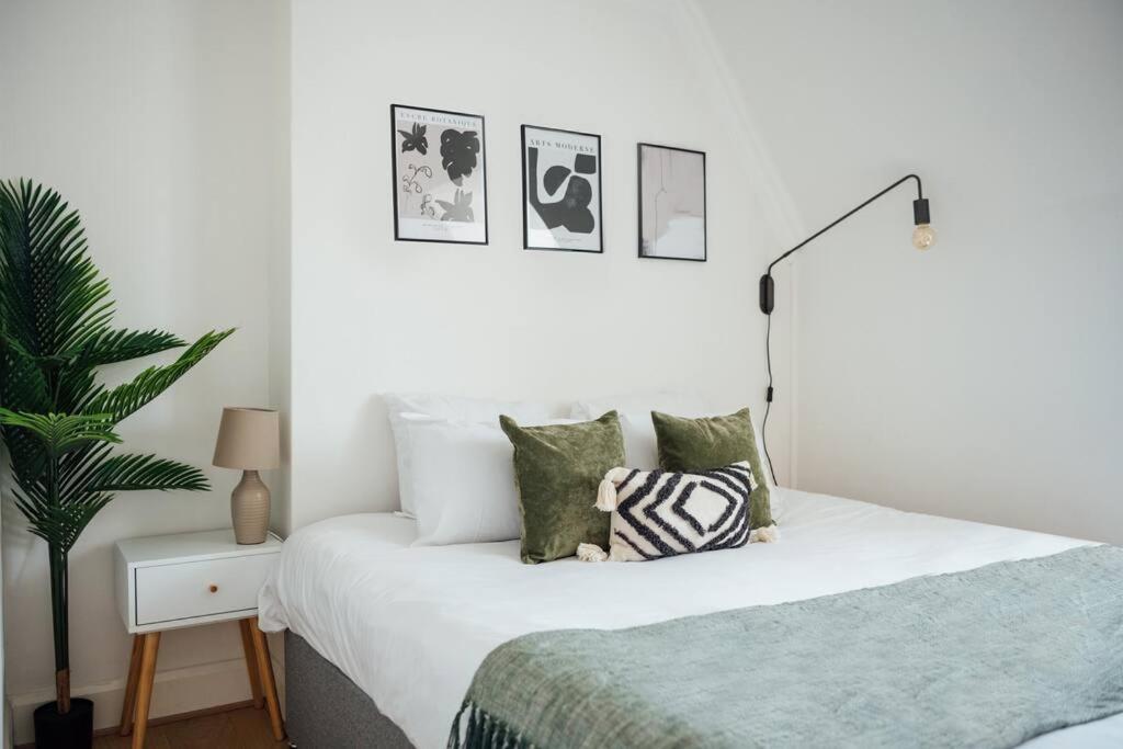 Charming 2 Bedroom Flat In The Heart Of Kings Cross, Londra Exterior foto