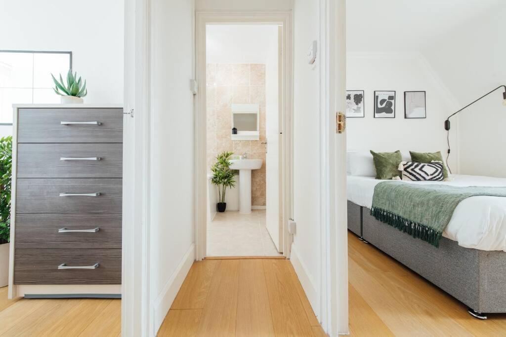 Charming 2 Bedroom Flat In The Heart Of Kings Cross, Londra Exterior foto