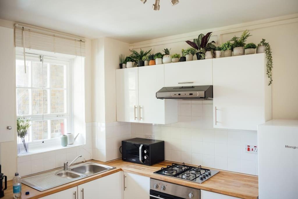 Charming 2 Bedroom Flat In The Heart Of Kings Cross, Londra Exterior foto