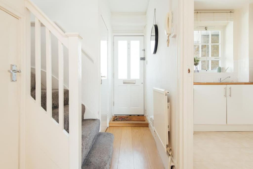 Charming 2 Bedroom Flat In The Heart Of Kings Cross, Londra Exterior foto