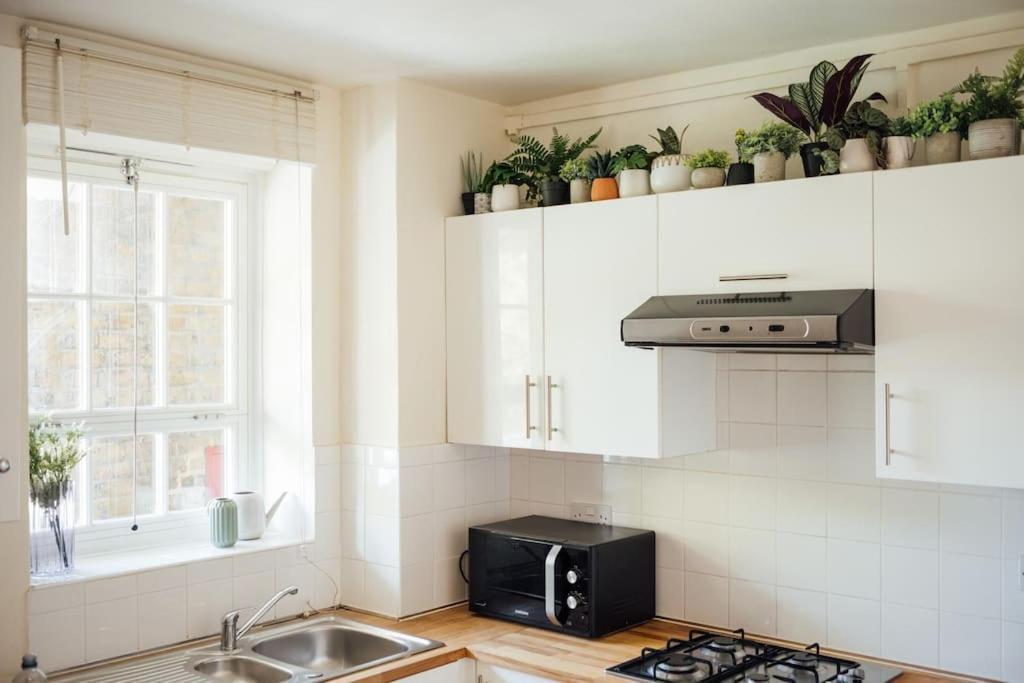 Charming 2 Bedroom Flat In The Heart Of Kings Cross, Londra Exterior foto
