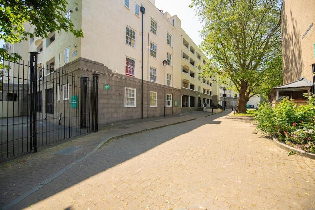 Charming 2 Bedroom Flat In The Heart Of Kings Cross, Londra Exterior foto